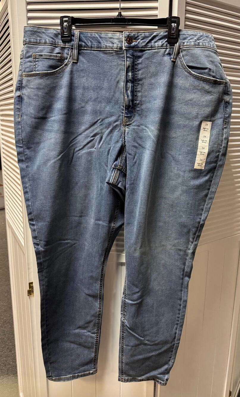 NWT Ladies Ava & Viv High Rise Skinny Jeans - Size 24